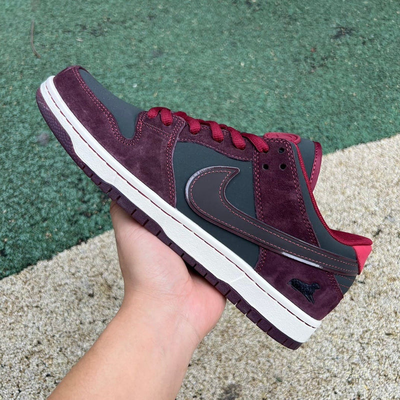 Nike SB Dunk Low Riot Skateshop