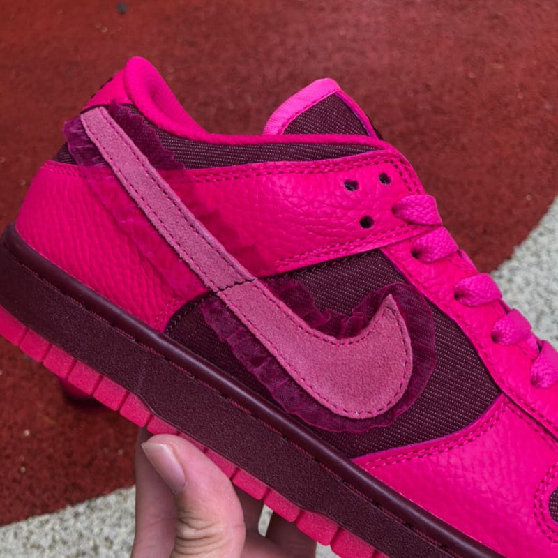 Nike Dunk Low Valentine's Day (2022)