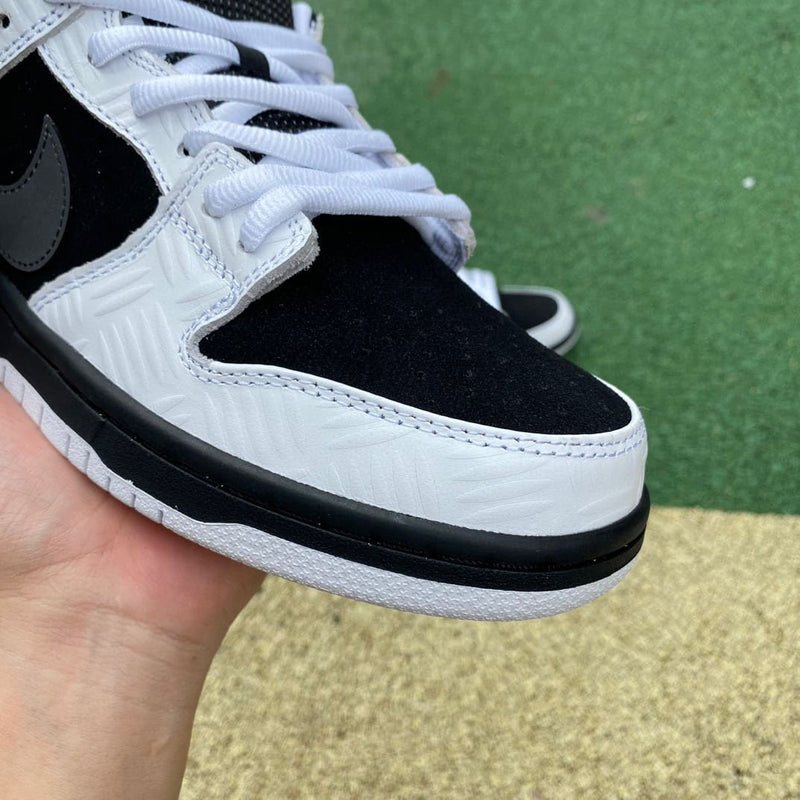 Nike SB Dunk Low TIGHTBOOTH