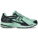 New Balance 1906R size? Exclusive Green Black