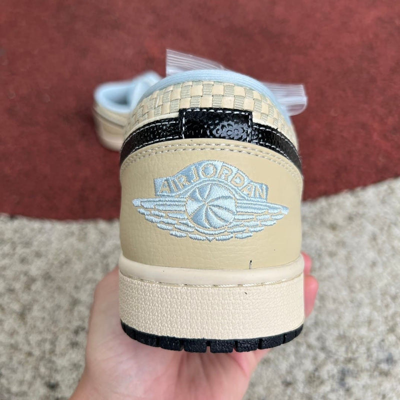 Air Jordan 1 Low SE Coconut Milk Black Muslin