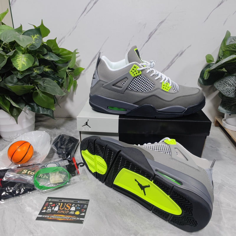 Air Jordan 4 Retro SE 95 Neon