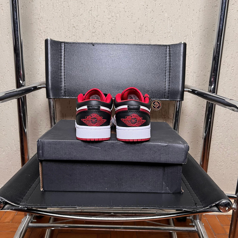 Air Jordan 1 Low Bulls