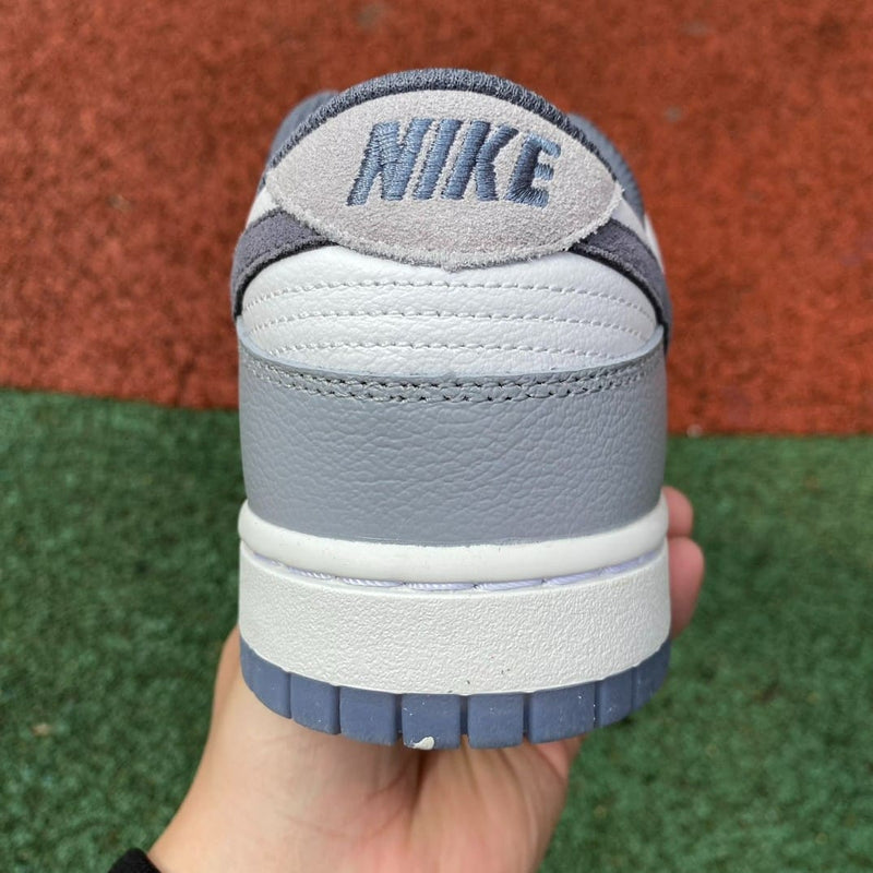 Nike Dunk Low SE Light Carbon