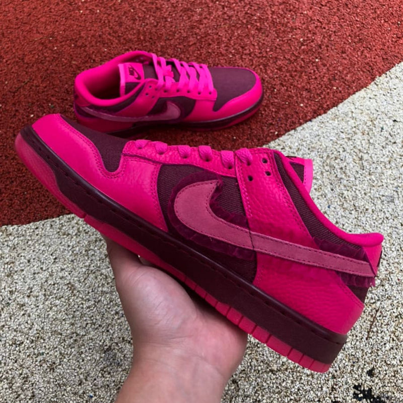 Nike Dunk Low Valentine's Day (2022)