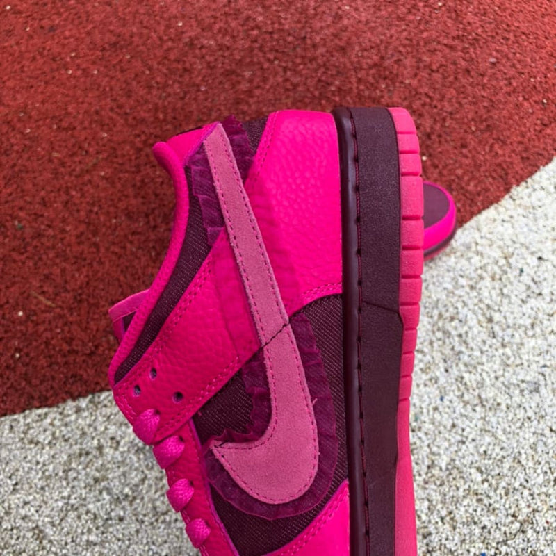 Nike Dunk Low Valentine's Day (2022)