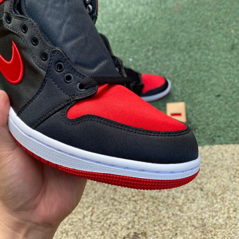 Air Jordan 1 Retro High Satin Bred