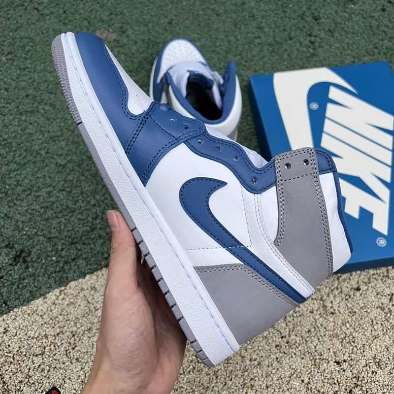 Air Jordan 1 Retro High True Blue