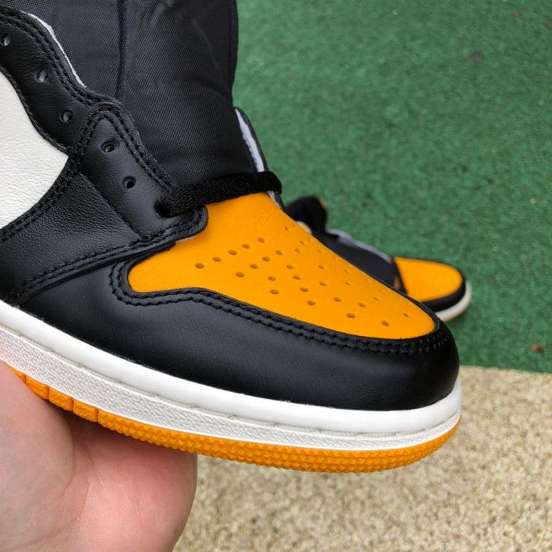 Air Jordan 1 Retro High Taxi