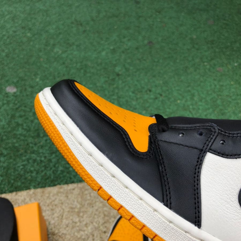 Air Jordan 1 Retro High Taxi