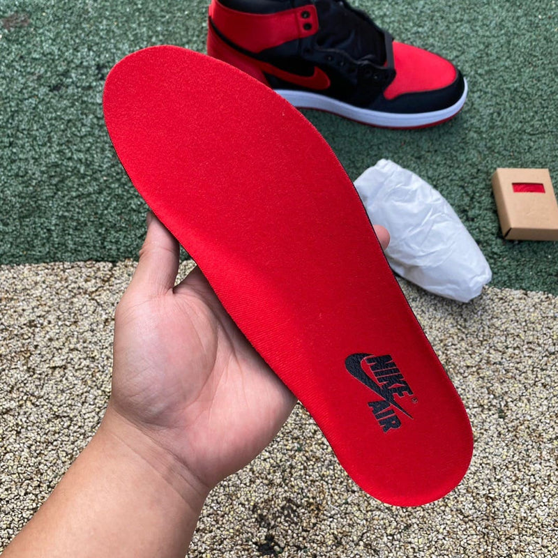 Air Jordan 1 Retro High Satin Bred