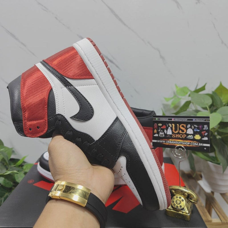 Air Jordan 1 Retro High Satin Black Toe