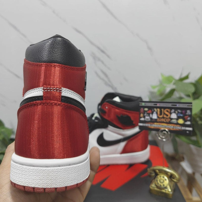 Air Jordan 1 Retro High Satin Black Toe