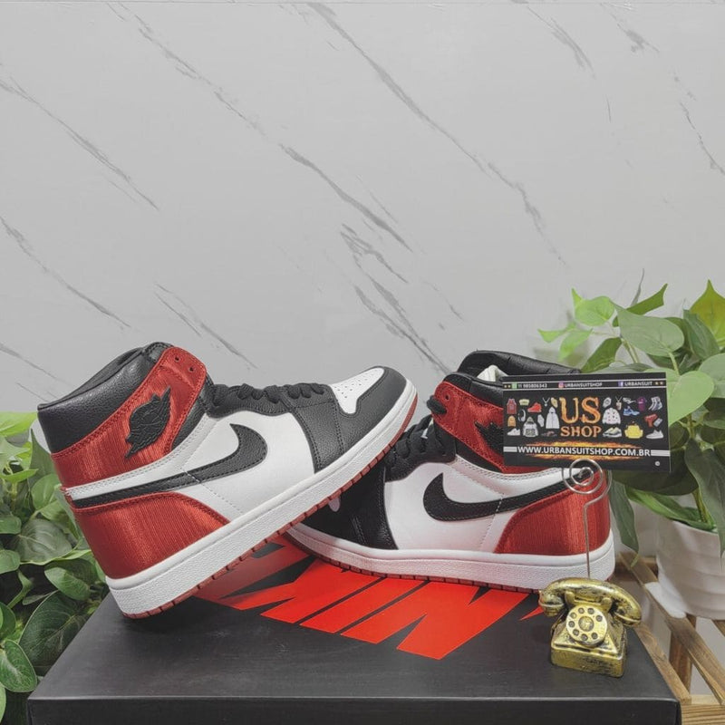 Air Jordan 1 Retro High Satin Black Toe