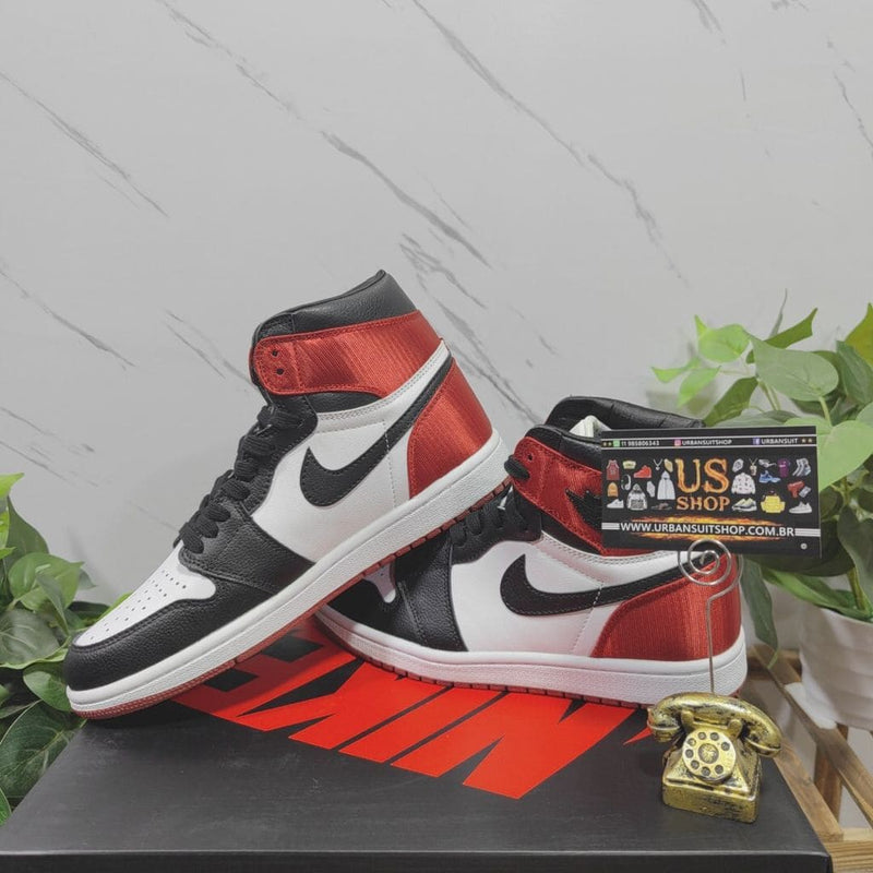 Air Jordan 1 Retro High Satin Black Toe