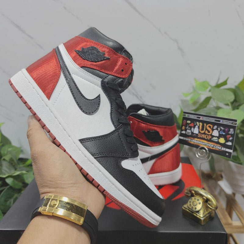 Air Jordan 1 Retro High Satin Black Toe