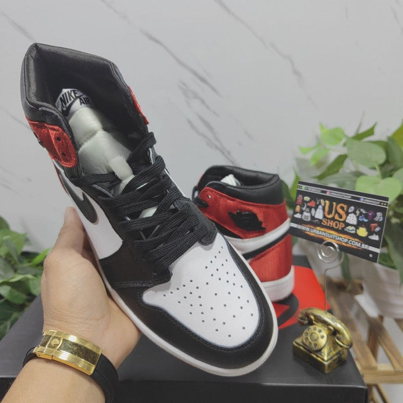 Air Jordan 1 Retro High Satin Black Toe