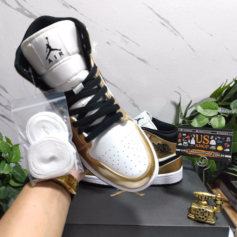 Air Jordan 1 Mid SE Metallic Gold