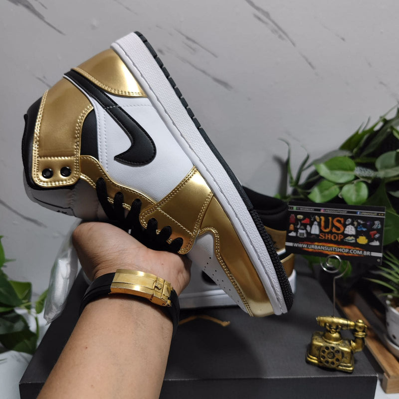 Air Jordan 1 Mid SE Metallic Gold