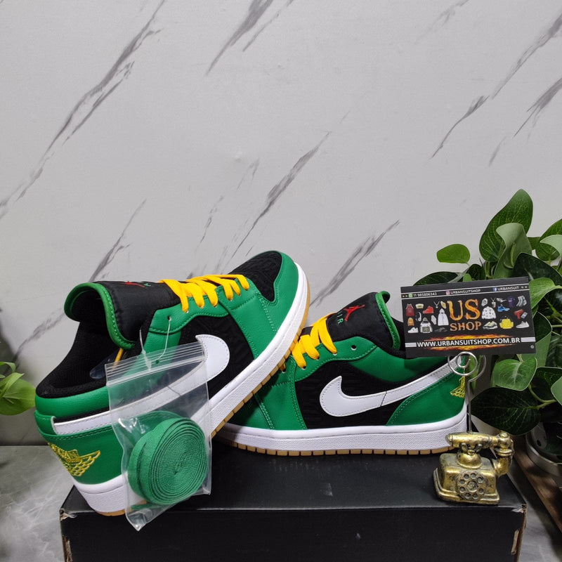 Air Jordan 1 Low SE Holiday Special