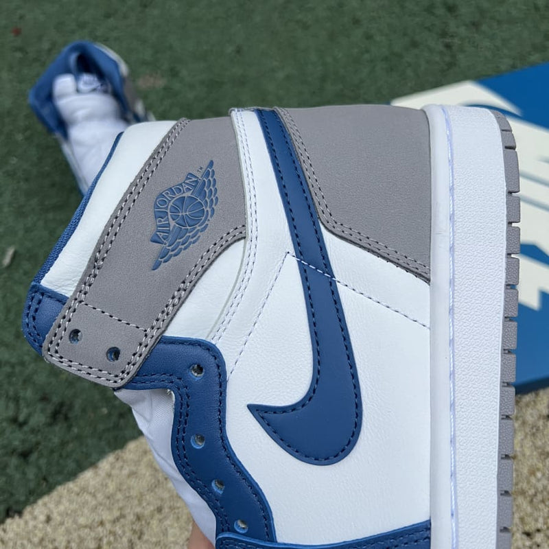 Air Jordan 1 Retro High True Blue