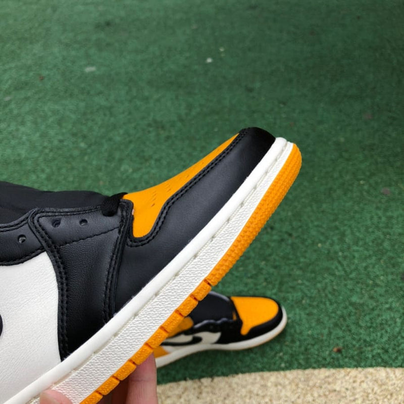 Air Jordan 1 Retro High Taxi